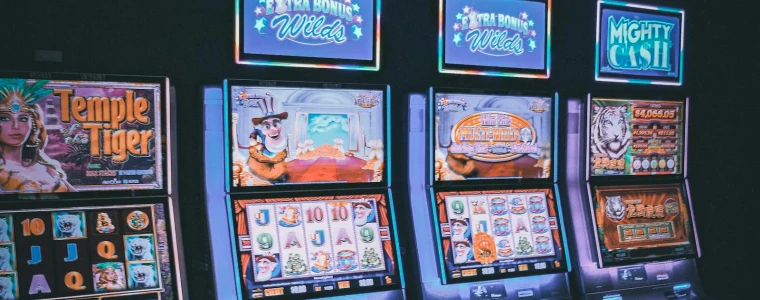 Cách Chơi Blackjack: Luật Cơ Bản, Nước Đi Và Lợi Thế Nhà Cái